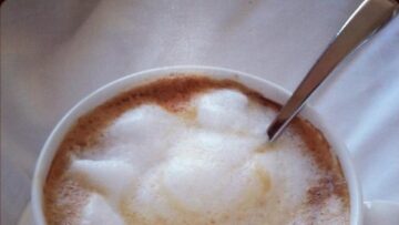 Cappuccino z Jessicą Albą na Fejsie