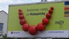 Zwracamy uwagę na Małopolskę: billboardy 3D, wlepki i koralowe Kampery