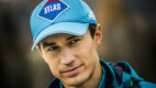 Kamil Stoch będzie skakał z kibicami… na głowie