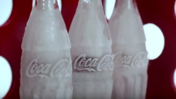 Reklama dnia: Butelka, która orzeźwia – zaskakujący pomysł Coca-Coli