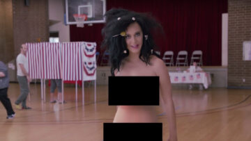 Reklama dnia: Naga Katy Perry oddaje głos w wyborach prezydenckich – zabawna kampania zachęcająca do głosowania