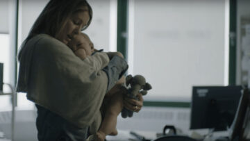 Reklama dnia: Bohaterskie łzy matek w poruszającym spocie SickKids
