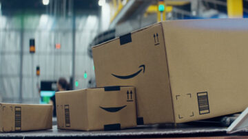 Amazon opublikował reklamę pełną śpiewających, zadowolonych z życia pudełek, które wywołują uśmiech na twarzach ludzi