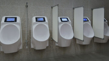 Technologia w toalecie, czyli pisuary, które wyświetlają reklamy. Holenderski startup z innowacyjnym pomysłem