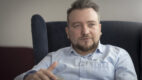 Tomasz Szewczyk dołącza do zespołu kreacji agencji Kalicińscy.com jako Senior Copywriter
