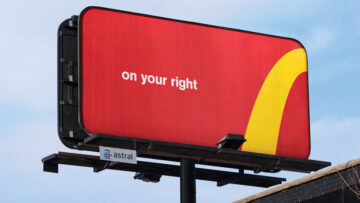 McDonald’s używa swojego logo jako drogowskazu dla głodnych kierowców. Minimalizm ponad wszystko!