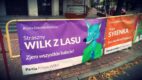 Teatr Dormana w Będzinie stworzył zabawne banery wyborcze w kontrze do tych prawdziwych, które szpecą otoczenie placówki
