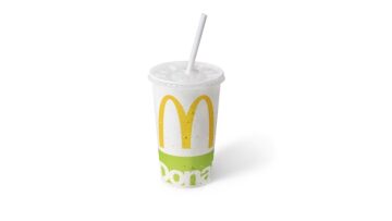 McDonald’s testuje papierowe słomki