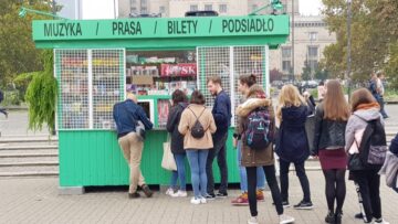 Dawid Podsiadło sprzedaje swój „Małomiasteczkowy” kiosk na aukcji WOŚP