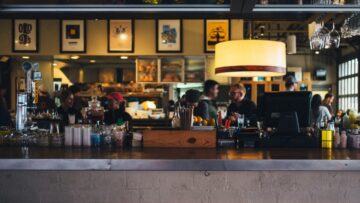 Nowojorska restauracja zabroniła kobietom jeść przy barze