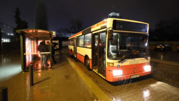 Autobus SOS: Posiłki, odzież i nocleg dla osób bezdomnych w Gdańsku