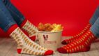 KFC łączy w pary i rozdaje walentynkowe skarpety