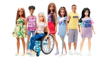 Firma Mattel wprowadza lalki Barbie na wózku inwalidzkim oraz z protezą nogi