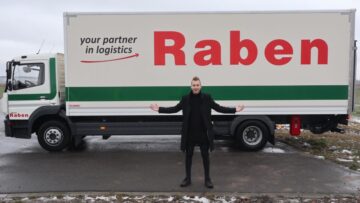 Youtuber Y czaruje w Mediolanie i promuje firmę Raben