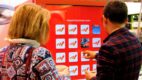 Piwo na paszport, chipsy za tweeta czy buty za szybkość – przegląd akcji vending marketingowych