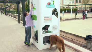 W Turcji pojawił się automat, który oferuje karmę dla psów w zamian za plastikowe butelki