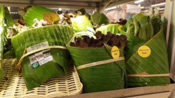 W tajlandzkich supermarketach zastąpiono plastikowe opakowania liśćmi bananowca