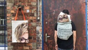 Barhan: polska marka szyje torby ze starych plakatów wyborczych