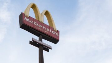 Sieć McDonald’s przeprasza za reklamę w Łazienkach Królewskich