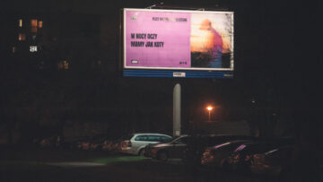 Billboardy z cytatami promują nowy album Pezeta „Muzyka Współczesna”