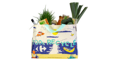 Carrefour wprowadza do swoich belgijskich sklepów torby z przetworzonych odpadów oceanicznych