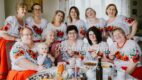 Roślinna uczta na wiejskim stole, czyli kolejna odsłona akcji „RoślinnieJemy” Stowarzyszenia Otwarte Klatki