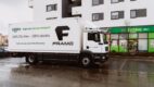 Poczta Polska i Żabka testują elektryczną ciężarówkę
