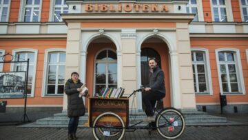 Ta biblioteka dostarcza niepełnosprawnym i starszym czytelnikom książki na rowerze do domu