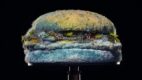 Burger King dumnie zaprezentował, jak pleśnieje jego burger