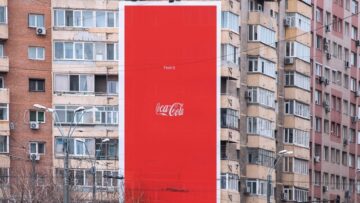 Feel it: Niekonwencjonalne outdoory Coca-Coli pokazują siłę brandingu marki