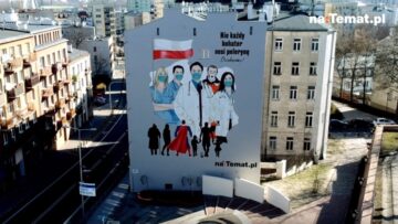 Nie każdy bohater nosi pelerynę: Grupa naTemat przygotowała mural w hołdzie służbie zdrowia