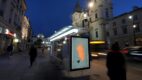 „ŚWIAT 2020” – plakat prof. Lecha Majewskiego inauguruje cykl artystycznych wypowiedzi na nośnikach AMS