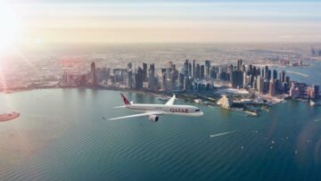 Qatar Airways rozdaje medykom darmowe bilety lotnicze za ich zaangażowanie w walkę z koronawirusem
