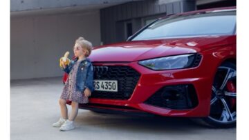 Audi w ogniu krytyki za reklamę z dzieckiem przed maską auta – teraz marka przeprasza