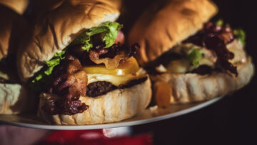 Klientka pokazała 24-letniego burgera sieci McDonald’s bez śladu pleśni – teraz marka się tłumaczy