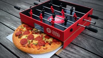 Pizza Hut stworzyła pudełko na pizzę, które służy jako stół do piłkarzyków