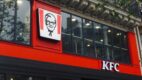KFC zgoliło brodę i wąsy Colonela Sandersa w ramach globalnej akcji Movember
