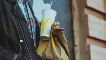 McDonald’s wycofuje słodzone napoje gazowane z ofert promocyjnych