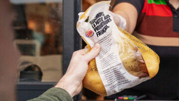 Burger King rozdaje klientom… worki z ziemniakami. Wszystko to w ramach wsparcia dla lokalnych rolników