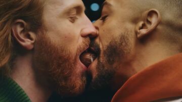 Ta reklama Cadbury oburzyła internautów – bo pokazywała całujących się mężczyzn