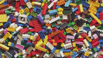 LEGO całkowicie rezygnuje z plastiku w słynnych klockach