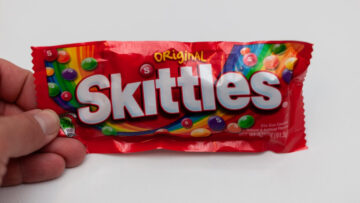 Cukierki Skittles w opakowaniu nadającym się do kompostowania – koncern Mars Wrigley stawia na biodegradowalne materiały