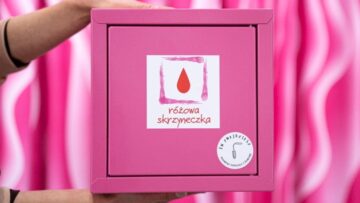 Kraków dołącza do akcji „Różowa skrzyneczka” – w mieście pojawią się punkty z bezpłatnymi podpaskami i tamponami