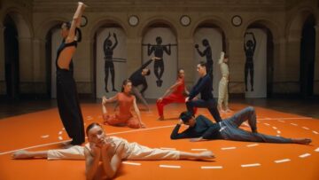 Start the movement: Gimnastyczna kampania Hermès w nieoczywisty sposób promuje akcesoria marki