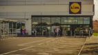 Lidl wprowadza tabletki, które pozwolą stworzyć własny środek czyszczący i zredukować użycie plastiku