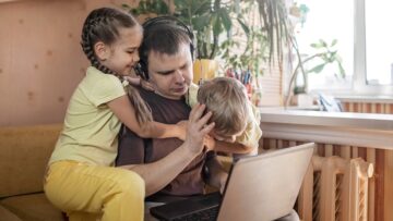 Tacierzyństwo a praca w marketingu. Pytamy ojców o to, jak dzielić energię między pracę a dom (cz. 1)