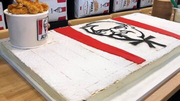 Na otwarciu KFC w Wadowicach rozdawano kremówki