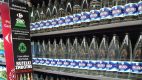 Woda w szklanych butelkach zwrotnych już na półkach Carrefour