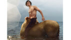 Adam Driver jako centaur w kampanii Burberry