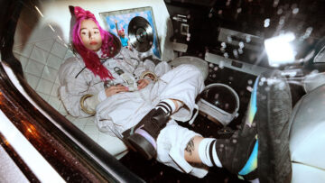Galaktyczna misja Young Leosi? Artystka bierze udział w kosmicznej akcji, w której przekazuje 50 tys. dla dziewczynek